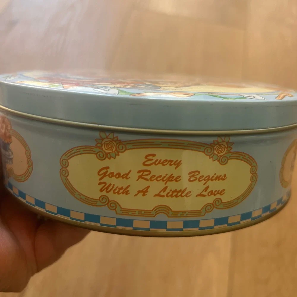 Vintage Giftco Teddy Bear Baking Kitchen Metal Cookie Tin Blue Round 7.5 Inch